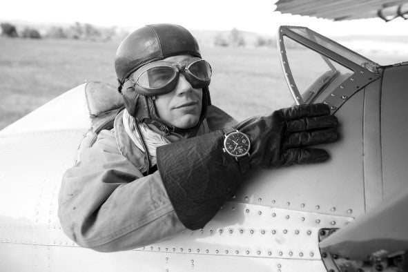 World-War-1-Pilot-in-a-plane-wearing-a-wristwatch